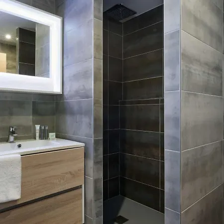 Superbe Neuf - 8 Pers - 1650 - Pieds Des Pistes - Fr-1-631-130 * Courchevel